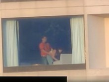 ventana de la habitación del hotel