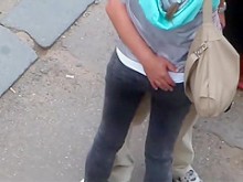 Viendo como agarran un culo caliente