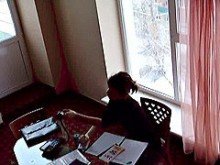 Chica en medias negras