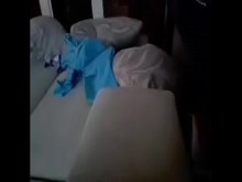 Paseo de niña amateur casera y crema