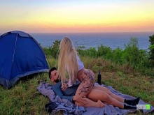 Sexo arriesgado pareja amateur real follando en el campamento - Sexdoll 520