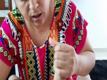 A mi hermanastra le gusta jugar con mi polla en su boca.