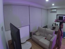 ¡Madrastra pillada viendo porno por su hijastro! Entre bastidores