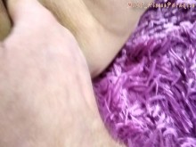 ¡Masaje duro de ambos agujeros, frotamiento furioso del clítoris y simplemente jodidamente cerca!