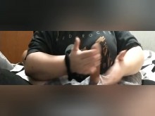 ¡Lesbiana universitaria toca la primera polla y juega con ella! Parte 1-3