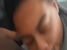 Ella se queda dándome la cabeza