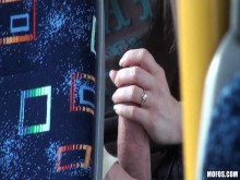 ADOLESCENTE RUBIA CAPTADA EN CINTA FOLLANDO EN UN AUTOBÚS PÚBLICO