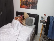 Mi mejor amiga me invita a su casa y terminamos frotando nuestros coños