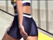 Pantalones cortos de spandex y top en las chicas sinceras en mi cámara 03b