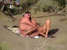 Maduro amateur y su mujer disfrutan del sexo al aire libre