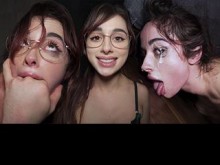 Adicta al semen puta tetona lame el suelo