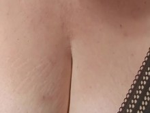 BBW SOLA EN CASA TIEMPO DE JUEGO UTILIZA UN JUGUETE EN EL COÑO MIENTRAS GIME ????