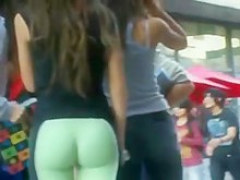 Culo de teen en una calle estupendo (18+)