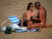 Nudistas espiados en la playa de la isla de Fuerteventura
