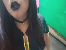 ESPERO QUE LO DISFRUTES TANTO COMO YO!! HIJASTRA ENVÍA PORNO CASERO A SU PADRASTRO VESTIDO CON SU UNIFORME DE TRABAJO. ELLA LE MUESTRA EL CULO Y LAS TETAS