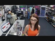 Niñeras amateur voyeur follando en lugar público