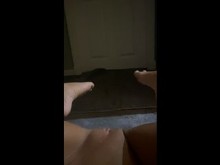 Desperté y escuché a los padres follando... ¡fallaron en NNN! Escuché y me toqué hasta que chorreé.