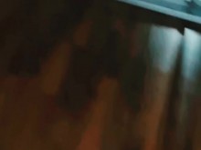 Follando con una milf morena de pelo largo y rizado