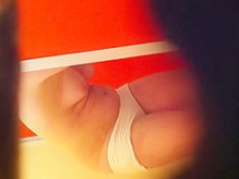 Adolescente francesa bronceada se está duchando 1 (18+)