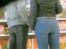 Franco culo apretado en adolescente con jeans ajustados (18+)