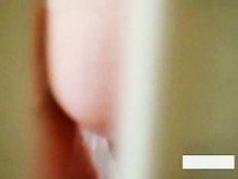 Morena asiática amateur en cámara de baño oculta (falso)