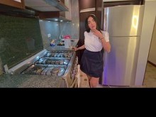 Le muestro el pene a mi hermanastra antes de ir a estudiar