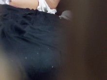 por el ojo de la cerradura...