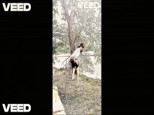 EL PÚBLICO DEL PATIO TRASERO FUERA DE UNA MUJER SOLA