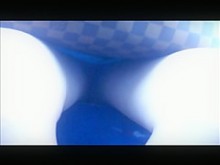 Chica china upskirt (falso) en el tren