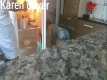 Horn lava los platos mientras su esposa se la chupa al chico escondido &ast; jefao