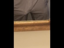 ¡¡Novio tiene un orgasmo con manos libres con la vejiga llena!!