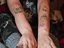 Adoración de pies de chica gótica