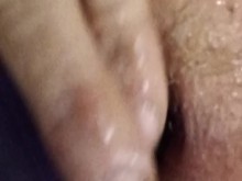 Masterbation con dos juguetes, uno anal y otro de coño falso.