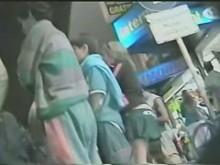 Adolescente gordita rubia upskirt (falso) video (18+)