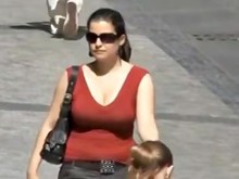 Rebotando tetas en público #4 La compilación definitiva