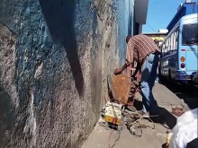 espiar orinar en público