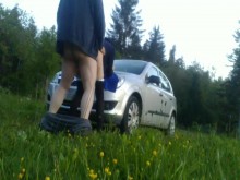 Me dobla sobre el capó del auto y me folla como un CERDO PARTE 2