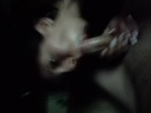 Hermanastra argentina me encuentra viendo la tele desnuda, me chupa la verga y se traga toda la lechita