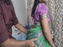 La amiga caliente de mi mamá llegó a casa, mi mamá me pidió que la tratara bien