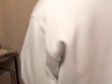 La descarada adolescente japonesa alcanzó un orgasmo húmedo en una clínica (18+)