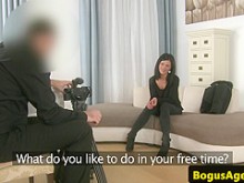 Euro casting babe chupando polla dura