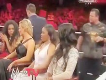 Pezón alegre en el ring de la WWE