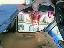 Le paga a una chica para que lo vea masturbarse