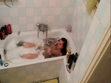 Cámara oculta en el baño de una adolescente delgada pt1 HD