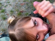 Novia ninfómana caliente hace una mamada al aire libre y recibe una corrida facial - Canadian Wilderness - AlexAndAva - 4K