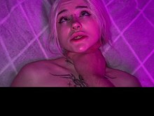 Me follé el culo aceitoso de mi hermanastra. ¡Más tranquilo! ¡Más tranquilo! ¡¡Hay vecinos en la habitación de al lado!!