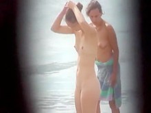 Linda chica naturista con gafas