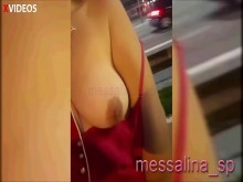 MESSALINA - EXHIBICIONISTA CASADA TRAVIESA SACA SUS PECHOS Y DEJA QUE CONDUCTORES Y VOYEURS VEAN SUS TETAS NATURALES