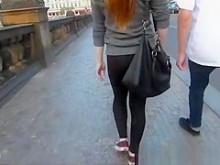 Chica en leggings transparentes