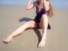 Filmando a novia tatuada quitándose las bragas